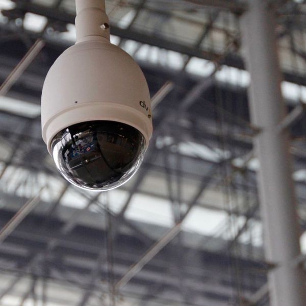 Moderne Videotechnik für Sicherheit auf Bahnhöfen