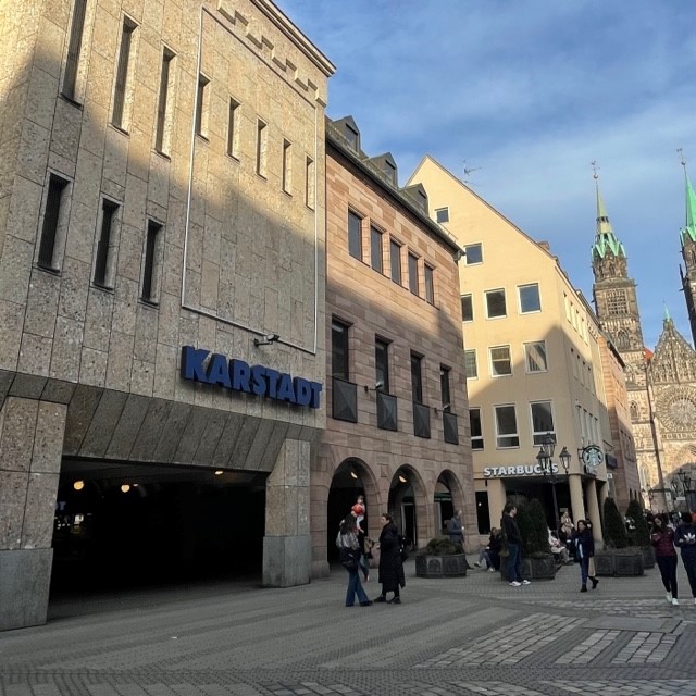 Karstadt-Entscheidung: Licht und Schatten für Nürnberg